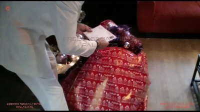 Mami, dobila sem božično darilo kosmata blondinka mamica z veliko ritjo nora na kurca